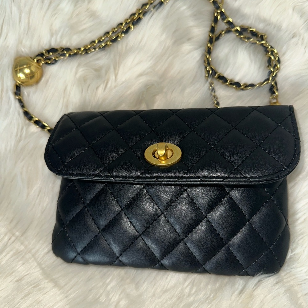 Fanny pack with chain ( gold hardware )